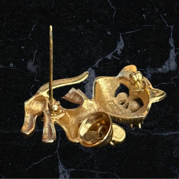 Vintage 1970s Avon Cat Brooch with Blue Rhinestone‎ Eyes & Dangling Bell - Picture 3 of 7
